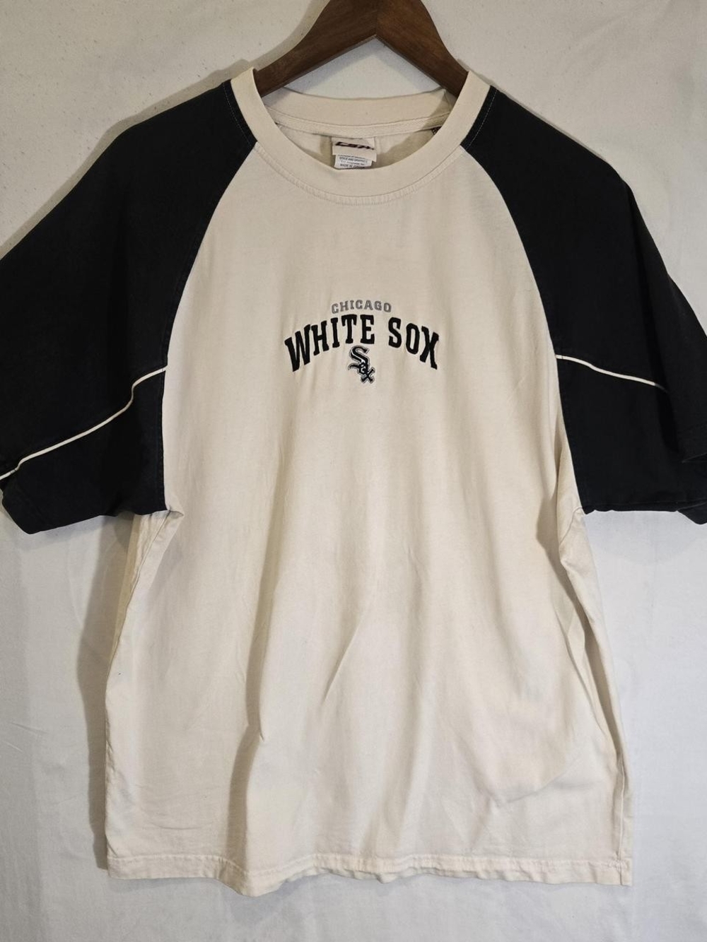 Chicago White Sox Short-Sleeve Raglan Tee - Black & Cream